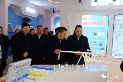 宋朝華率市級領(lǐng)導(dǎo)班子成員及縣處級領(lǐng)導(dǎo)干部赴營山縣開展項目現(xiàn)場拉練